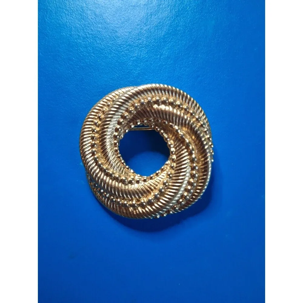 Vintage Trifari Gold Tone Circle Brooch Textured Rope Beaded Wreath Pin Signed